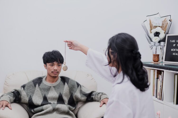 Psychology Hypnosis Using Pendulum
