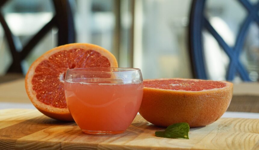 Fresh grapefruit juice and grapefruit halves