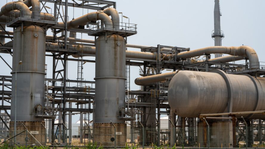 Oil Refinery Gas Chemical Equipment Prodiction import export Concept, Crude Oil Refinery Plant